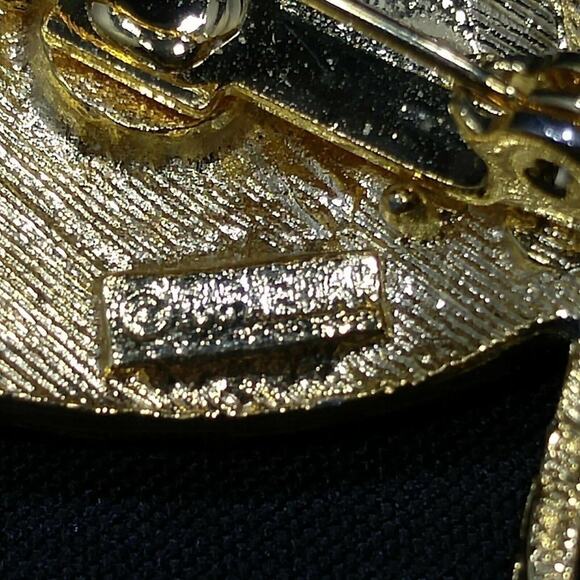 Vtg Rafaelian American Flag Brooch Rhinestone Pave Waving Gold Tone Tassels, 2" - Picture 7 of 8